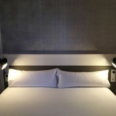 Отель Duquesa Suites комната для гостей