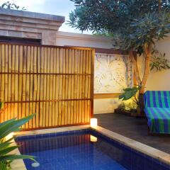 Отель Best Western Kuta Villa бассейн