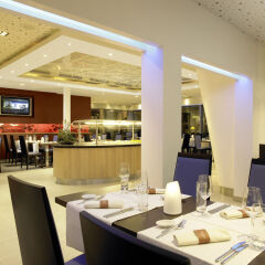 Отель Novotel Zurich City-West Швейцария, Цюрих - 9 отзывов об отеле, цены и фото номеров - забронировать отель Novotel Zurich City-West онлайн питание