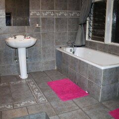 Africanza Lodge and Restaurant in Kitwe, Zambia from 152$, photos, reviews - zenhotels.com bathroom photo 2