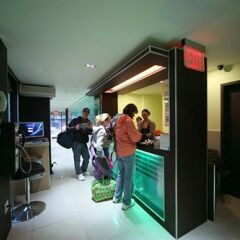 Отель Manhattan Broadway Hotel США, Нью-Йорк - 8 отзывов об отеле, цены и фото номеров - забронировать отель Manhattan Broadway Hotel онлайн гостиничный бар