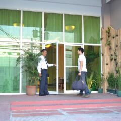 Отель Airport Travelodge Manila - Hostel Филиппины, Паранак - отзывы, цены и фото номеров - забронировать отель Airport Travelodge Manila - Hostel онлайн фитнесс-зал