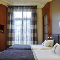 Отель Holiday Inn Gare De Lyon Bastille Париж сейф в номере