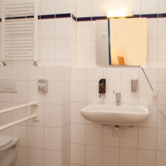 Отель A&O Dortmund Hauptbahnhof Германия, Дортмунд - 2 отзыва об отеле, цены и фото номеров - забронировать отель A&O Dortmund Hauptbahnhof онлайн ванная фото 2