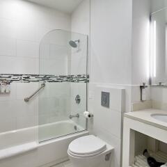 R Hotel Kingston ванная фото 2