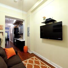 Отель Best of Times Sq 2 bed 1 bath США, Нью-Йорк - отзывы, цены и фото номеров - забронировать отель Best of Times Sq 2 bed 1 bath онлайн комната для гостей фото 2