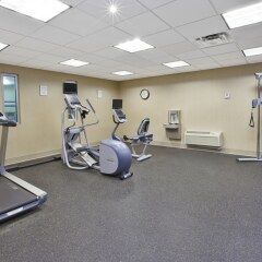Отель Holiday Inn Columbus Downtown Capitol Square фитнесс-зал