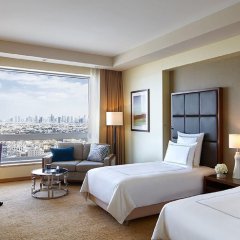 Swissotel Al Ghurair Dubai ОАЭ, Дубай - 2 отзыва об отеле, цены и фото номеров - забронировать отель Swissotel Al Ghurair Dubai онлайн комната для гостей фото 4