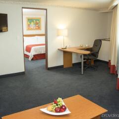 Отель Holiday Inn Mexico Coyoacan Мехико удобства в номере