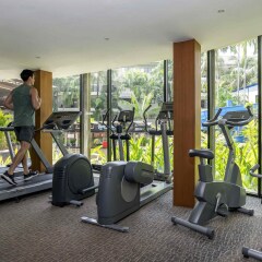 Отель Novotel Phuket Surin Beach Resort Таиланд, Пхукет - 7 отзывов об отеле, цены и фото номеров - забронировать отель Novotel Phuket Surin Beach Resort онлайн фитнесс-зал фото 2