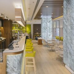 Отель Courtyard by Marriott Madrid Princesa гостиничный бар