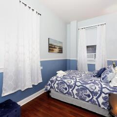 Отель Best of Times Sq 2 bed 1 bath США, Нью-Йорк - отзывы, цены и фото номеров - забронировать отель Best of Times Sq 2 bed 1 bath онлайн комната для гостей фото 3