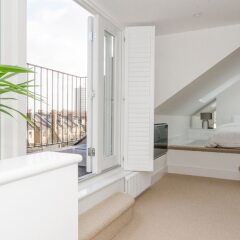 Отель 2 Bedroom Flat Near Hampstead Heath балкон