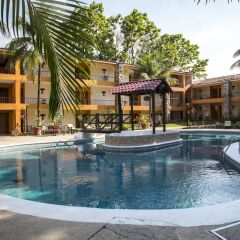 Plaza Palenque Hotel & Convention Center бассейн