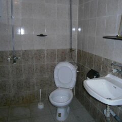 Отель Bungalows Dani Болгария, Варна - отзывы, цены и фото номеров - забронировать отель Bungalows Dani онлайн ванная
