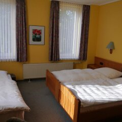 Hotel Deutsche Eiche Нортейм сейф в номере