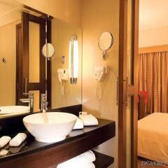 Отель Novotel Dubai Deira City Centre ванная фото 2