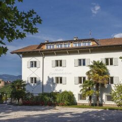 Hotel Sigmundskron Аппиано-сулла-Страда-дель-Вино парковка