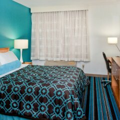 Отель Good Nite Inn West Los Angeles-Century City удобства в номере