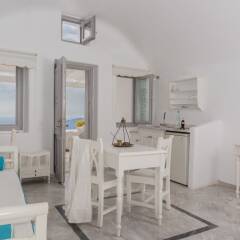Отель Iliovasilema Suites в номере фото 2