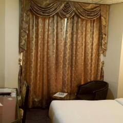 New Penninsula Hotel сейф в номере