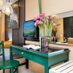 Отель The Old Phuket - Karon Beach Resort 4* Улучшенный номер с различными типами кроватей фото 8