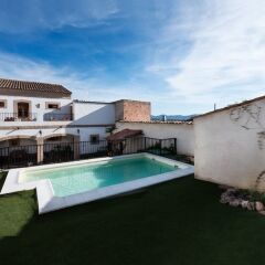 Отель Casa Rural Miel y Romero бассейн