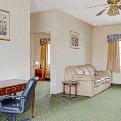 Отель Lynwood Century Freeway Travelodge Линвуд комната для гостей