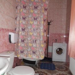Гостиница Жилое помещение Юлана на Невском в Санкт-Петербурге отзывы, цены и фото номеров - забронировать гостиницу Жилое помещение Юлана на Невском онлайн Санкт-Петербург ванная фото 2