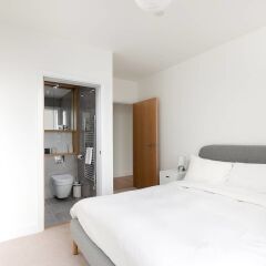 Отель Modern 2 bed for 4 Guests - 15 Mins to LDN Bridge! комната для гостей