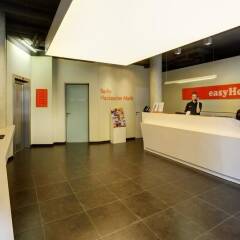 Отель easyHotel Berlin Hackescher Markt Германия, Берлин - отзывы, цены и фото номеров - забронировать отель easyHotel Berlin Hackescher Markt онлайн интерьер отеля фото 2