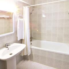 Отель Apartamentos Central City ванная фото 2
