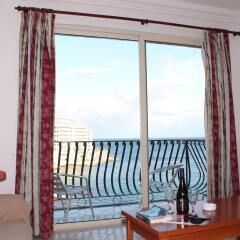 Отель Morina Mansion Seafront Apartment Мальта, Сан Джулианс - отзывы, цены и фото номеров - забронировать отель Morina Mansion Seafront Apartment онлайн балкон
