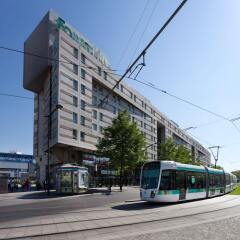 Forest Hill La Villette Hotel городской автобус