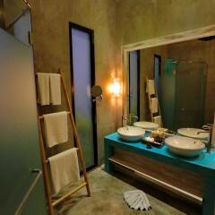Отель Natai Beach Resort & Spa Phang Nga сейф в номере