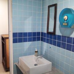 Отель Toff Lanta Guest House Ланта ванная