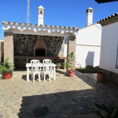 Отель Chalet Huerta 1 con piscina y paddle