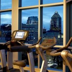 Отель Le Crystal Montreal Канада, Монреаль - отзывы, цены и фото номеров - забронировать отель Le Crystal Montreal онлайн фитнесс-зал фото 4