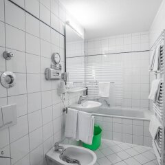 Отель Bayers Boardinghouse & Hotel Германия, Мюнхен - отзывы, цены и фото номеров - забронировать отель Bayers Boardinghouse & Hotel онлайн ванная фото 2