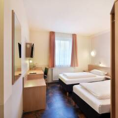 Отель Meinhotel Гамбург сейф в номере