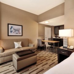 Embassy Suites by Hilton Tuscaloosa Alabama Downtown in Tuscaloosa, United States of America from 242$, photos, reviews - zenhotels.com guestroom