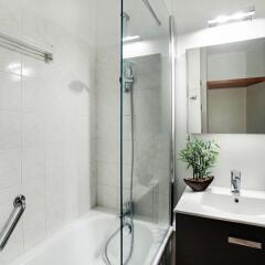 Отель Citadines Sainte-Catherine Brussels Бельгия, Брюссель - отзывы, цены и фото номеров - забронировать отель Citadines Sainte-Catherine Brussels онлайн ванная