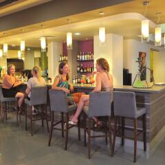 Euronapa Hotel Apartments гостиничный бар