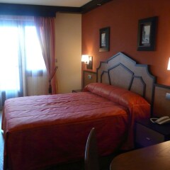 Hotel Tío Manolo de Noia сейф в номере