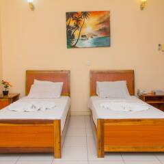 Hotel Kanaro сейф в номере