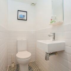 Отель Modern 2 Bed Garden Flat, St Johns Wood ванная