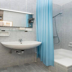Отель Guest House Adriatic Plava Laguna Хорватия, Умаг - отзывы, цены и фото номеров - забронировать отель Guest House Adriatic Plava Laguna онлайн ванная
