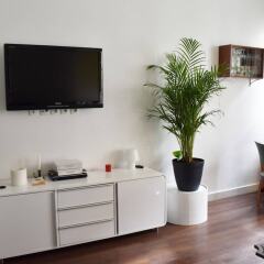 Апартаменты Charming Apartment in Oberkampf Area Париж комната для гостей фото 2
