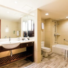 Отель Golden Flower Hotel Xian by Shangri-La Китай, Сиань - отзывы, цены и фото номеров - забронировать отель Golden Flower Hotel Xian by Shangri-La онлайн ванная фото 2