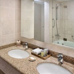 Отель Movenpick Resort Petra Иордания, Вади-Муса - 1 отзыв об отеле, цены и фото номеров - забронировать отель Movenpick Resort Petra онлайн ванная